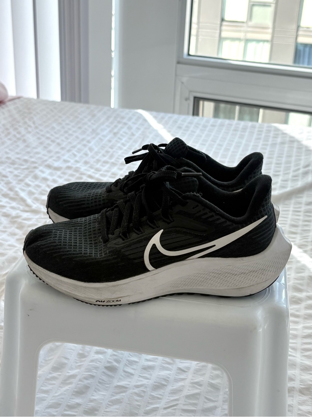 Nike Women's Black and White Running Sneakers